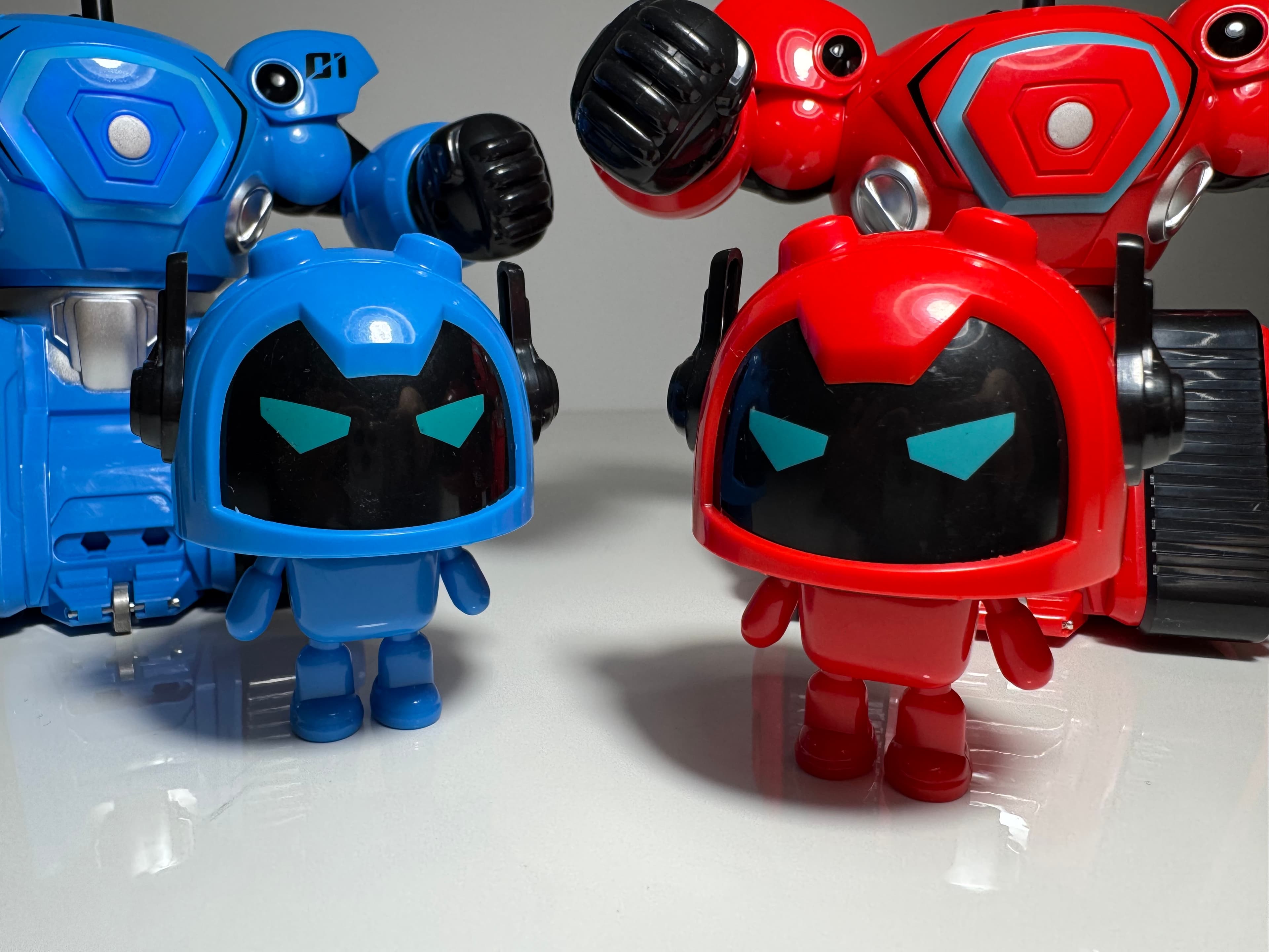 RoboArena 2w1 – Zdalnie sterowane roboty RC: Boks i Piłka Nożna